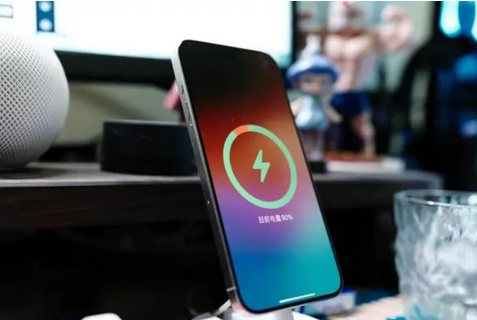 刚察苹果15换屏服务分享用什么充电器给iPhone15充电更好 